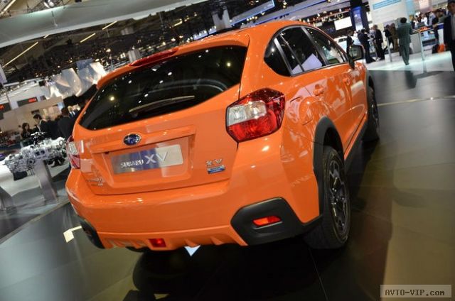 Оранжевый кроссовер Subaru XV