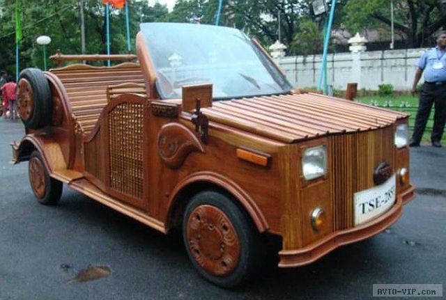 Деревянный автомобиль из Индии