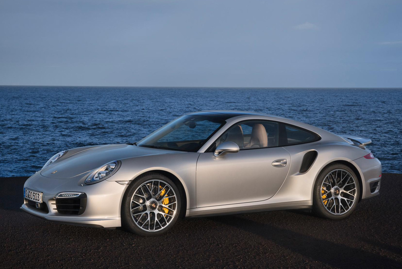Новые спорткары Porsche 911 Turbo и 911 Turbo S